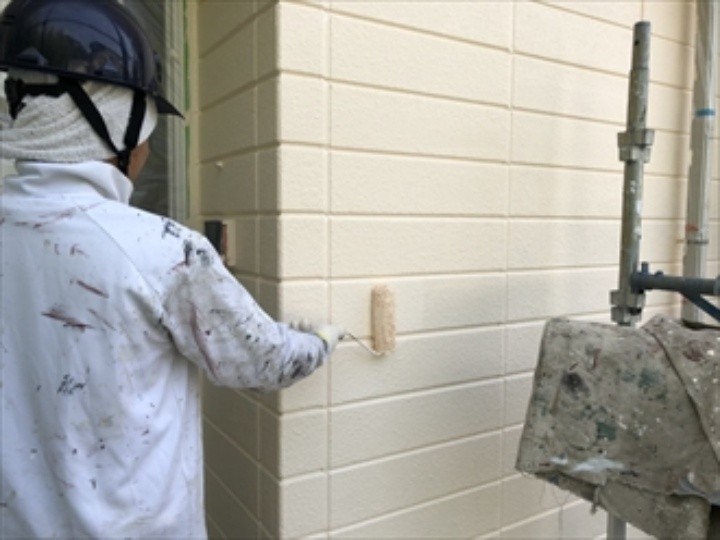 日本ペイント「パーフェクトトップ」を使用した上塗り