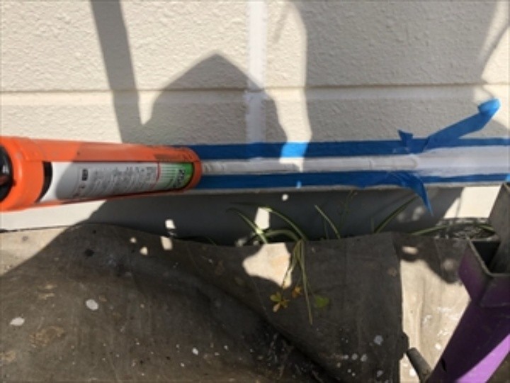 水切りの継ぎ目にコーキングを充填