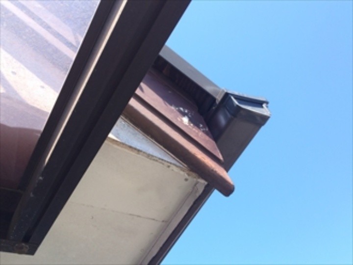 破風板に繊維混入セメント系のケイ酸カルシウム押出成形板を使用