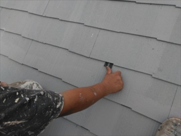 屋根にタスペーサーを設置