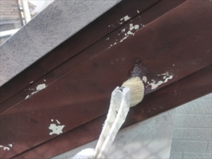 破風板の塗装作業