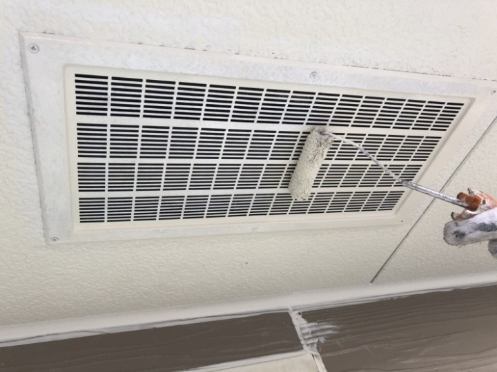 付帯部の塗装作業