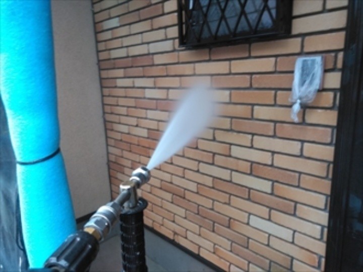 タイル外壁に高圧洗浄