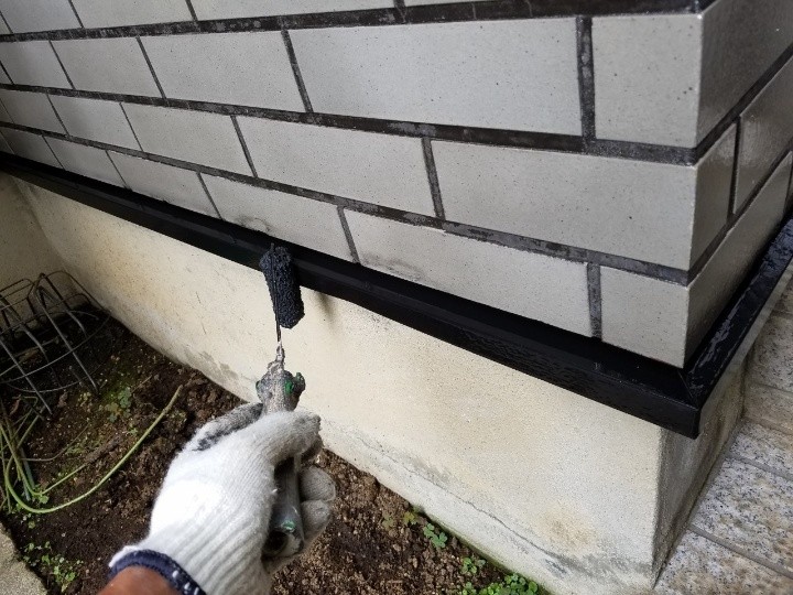 「ファインSi」を塗装する作業風景