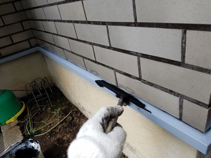 「ファインSi」を塗装する作業工程