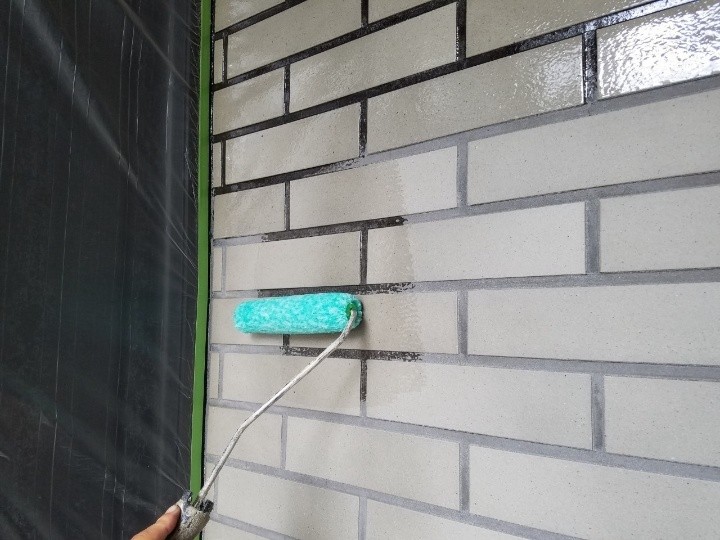 ファイングラシィSiを用いたタイル壁の塗装工事