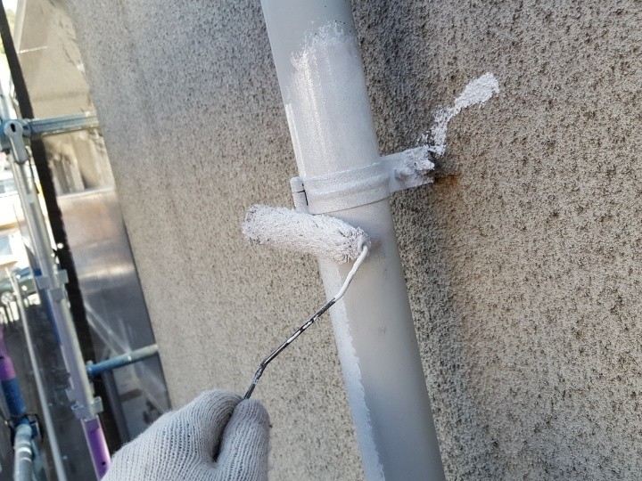 雨樋（金具）の塗装作業