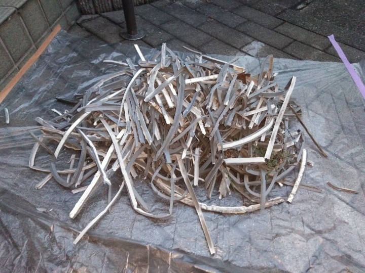 既存のコーキングを撤去した後