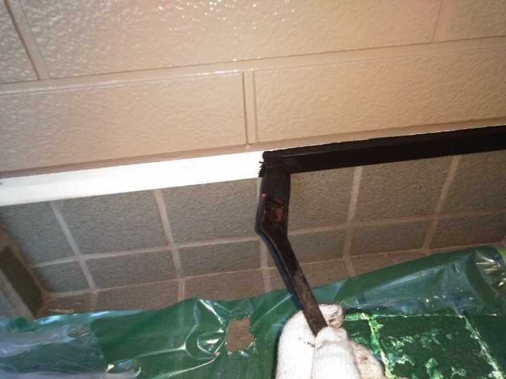 鉄部の「下塗り」作業