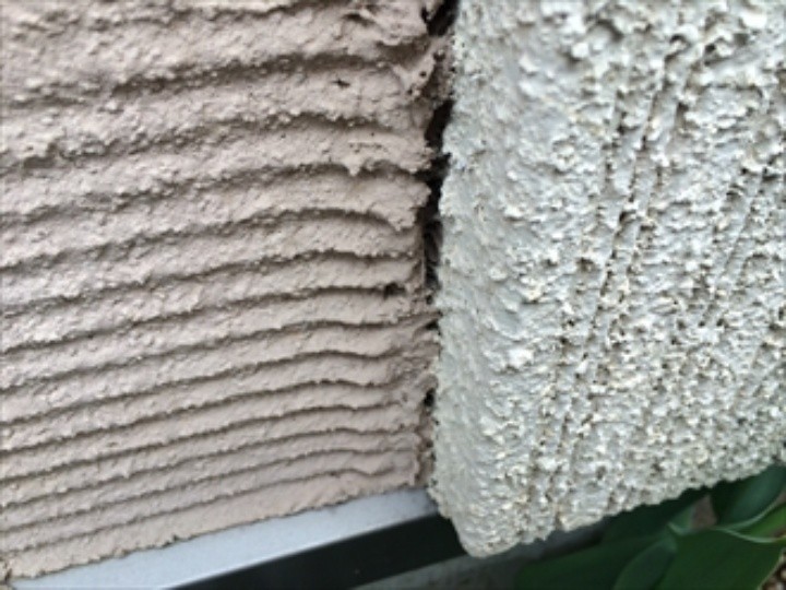 コーキング材で隙間を埋める作業工程