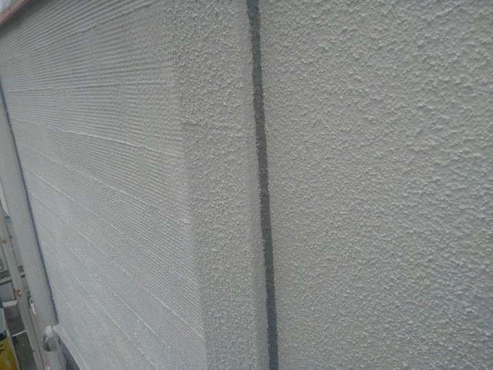 コーキング材で隙間を埋める作業後の状態