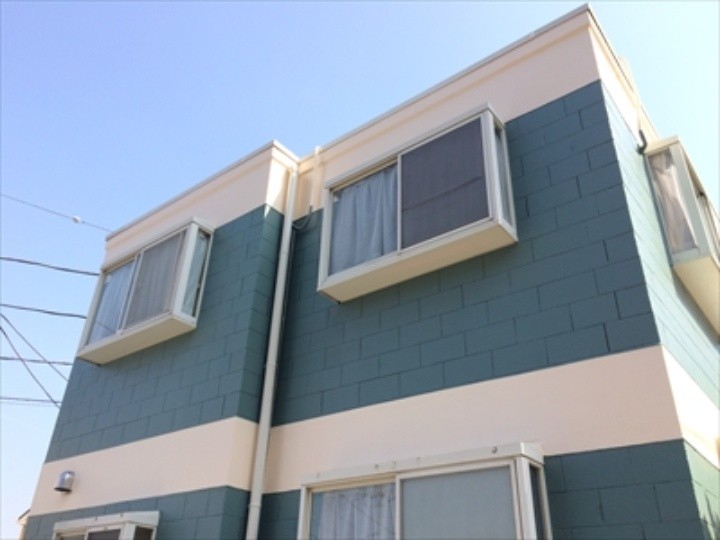 パーフェクトトップを用いた外壁塗装工事が完工した住宅の外観