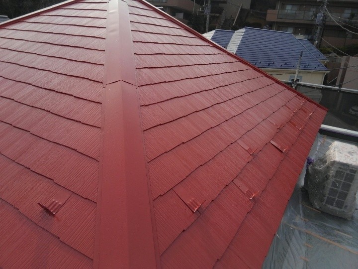 ファインパーフェクトベストを採用した屋根の「上塗り」作業