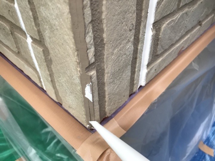 窯業系サイディングのコーナーにコーキング処理