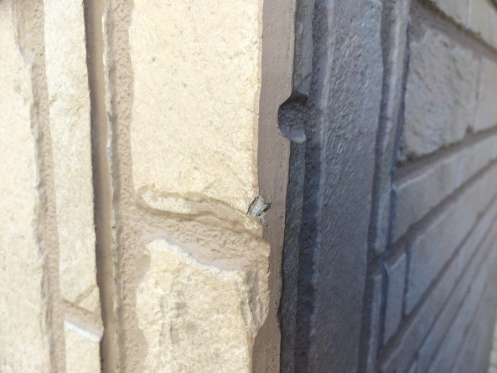 サイディングの角の部分が剥離