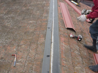 佐倉市　屋根　板金工事　新しい貫板の加工と調整　新しい板金の加工と調整