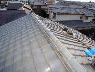 佐倉市　屋根　棟瓦取り直し　漆喰詰め直し　様々な形の瓦を水平方と垂直方向に真っ直ぐ積む