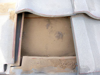 佐倉市　屋根　棟瓦取り直し　漆喰詰め直し　点検　瓦の下地は異常なし