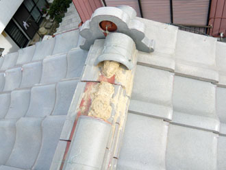佐倉市　屋根　棟瓦取り直し　漆喰詰め直し　点検　鬼瓦周りの漆喰の剥がれ