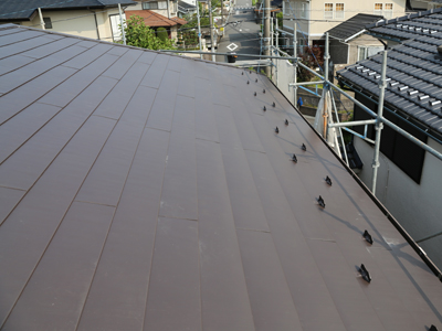 千葉県佐倉市　屋根カバー工法　室内塗装　完工後の屋根