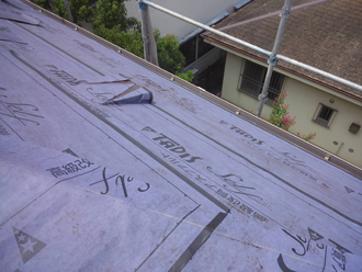 千葉県佐倉市　屋根カバー工法　室内塗装　屋根に防水紙を敷設