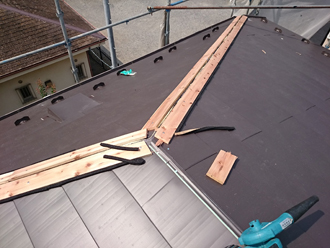 千葉県佐倉市　屋根カバー工法　室内塗装　貫板設置