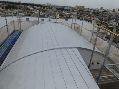 千葉県 八千代市 ビルのR屋根リフォーム、カバー工法　雨樋交換　完成