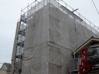 千葉県 八千代市 ビルのR屋根リフォーム、カバー工法　5階建てのビル外観