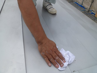 千葉県 八千代市 ビルのR屋根リフォーム、カバー工法　屋根の清掃