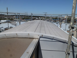 千葉県 八千代市 ビルのR屋根リフォーム、カバー工法　点検　かまぼこ屋根