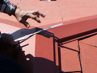 千葉県　千葉市中央区　棟板金交換　板金の加工前にサイズを計測