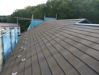 千葉市中央区　屋根塗装　外壁塗装　ベランダ防水　高圧洗浄　洗浄前の屋根