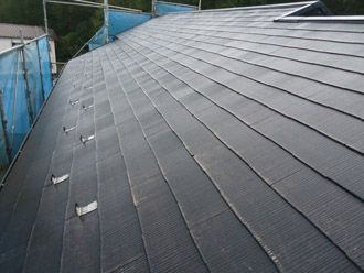 千葉市中央区　屋根塗装　外壁塗装　ベランダ防水　高圧洗浄　洗浄後の屋根　乾燥前