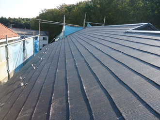 千葉市中央区　屋根塗装　外壁塗装　ベランダ防水　屋根塗装　下塗り完成