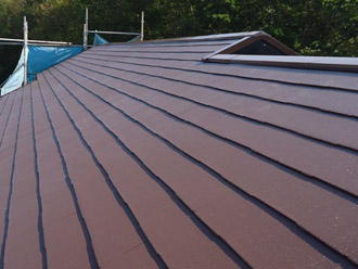 千葉市中央区　屋根塗装　外壁塗装　ベランダ防水　屋根塗装　上塗り