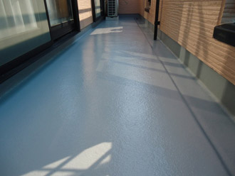 千葉市中央区　屋根塗装　外壁塗装　ベランダ防水　トップコート塗布2回目完了