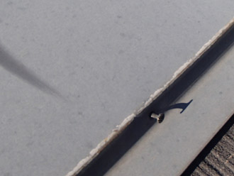 千葉市中央区　屋根塗装　外壁塗装　ベランダ防水　点検　棟板金の塗装の剥がれと釘の浮き