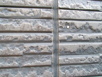 千葉市中央区　屋根塗装　外壁塗装　ベランダ防水　点検　目地のコーキングのひび割れ