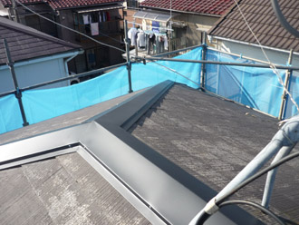 千葉市稲毛区　棟板金交換　屋根塗装　外壁塗装　新しい棟板金の設置