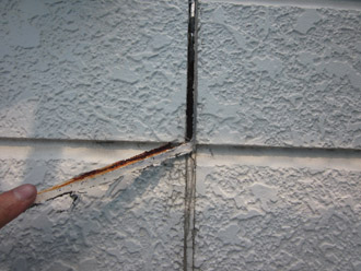 千葉市稲毛区　棟板金交換　屋根塗装　外壁塗装　目地の補修　古いコーキングの撤去