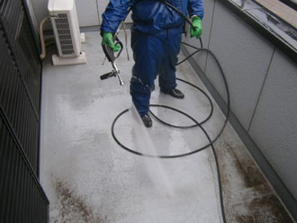 埼玉県　富士見市　屋根塗装　外壁塗装　バルコニー防水　バルコニーの外壁の高圧洗浄