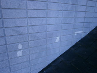 埼玉県　富士見市　屋根塗装　外壁塗装　バルコニー防水　外壁をコーキングで補修2