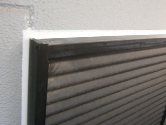 埼玉県　富士見市　屋根塗装　外壁塗装　バルコニー防水　窓枠をコーキング