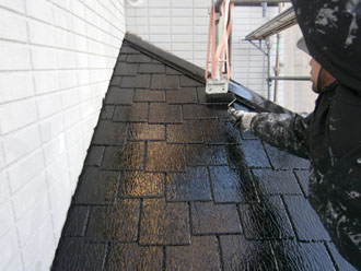 埼玉県　富士見市　屋根塗装　外壁塗装　バルコニー防水　屋根の上塗り