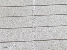 コーキングのヒビ