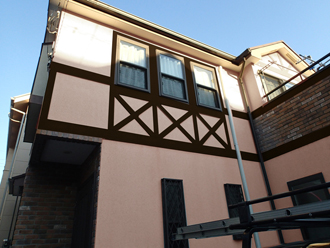 川崎市中原区　屋根塗装　外壁塗装　バルコニー防水　カラーシミュレーション　薄めのピンクにブラウンの幕板の組み合わせ