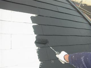 横浜市　屋根塗装　遮熱塗料　サーモアイシリコン　中塗り