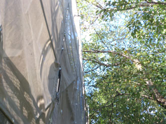 横浜市　棟板金交換 屋根塗装  外壁塗装  外壁は調色して塗り替え　落葉除けネット設置　足場の架設　メッシュシート