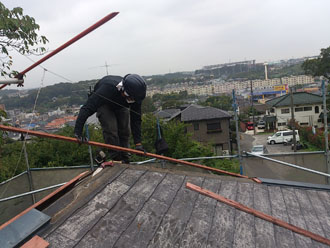 横浜市　棟板金交換 屋根塗装  外壁塗装  外壁は調色して塗り替え　落葉除けネット設置　貫板を新しいものに