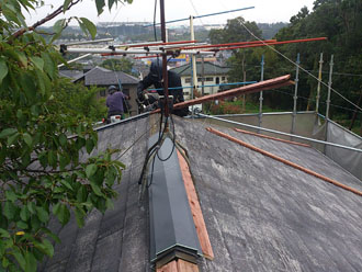 横浜市　棟板金交換 屋根塗装  外壁塗装  外壁は調色して塗り替え　落葉除けネット設置　板金の設置